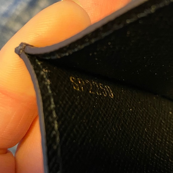 NWT Reverse LV Card Holder - Picture 2 of 7